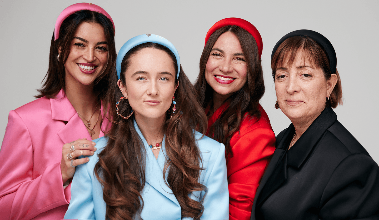 Magnifique Coueleur Team Group Photo